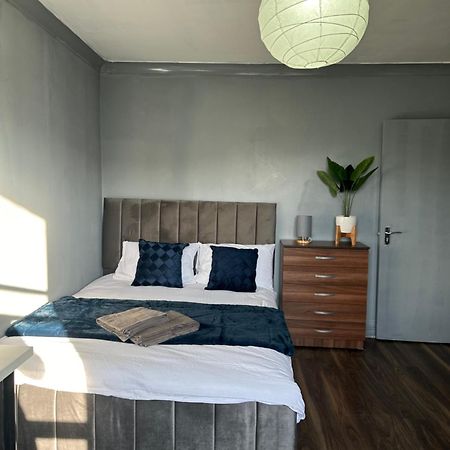Luxury Room In A 4 Bedroom Flat! 4 Minutes Walk To Kingscross, St Pancras Londres Exterior foto