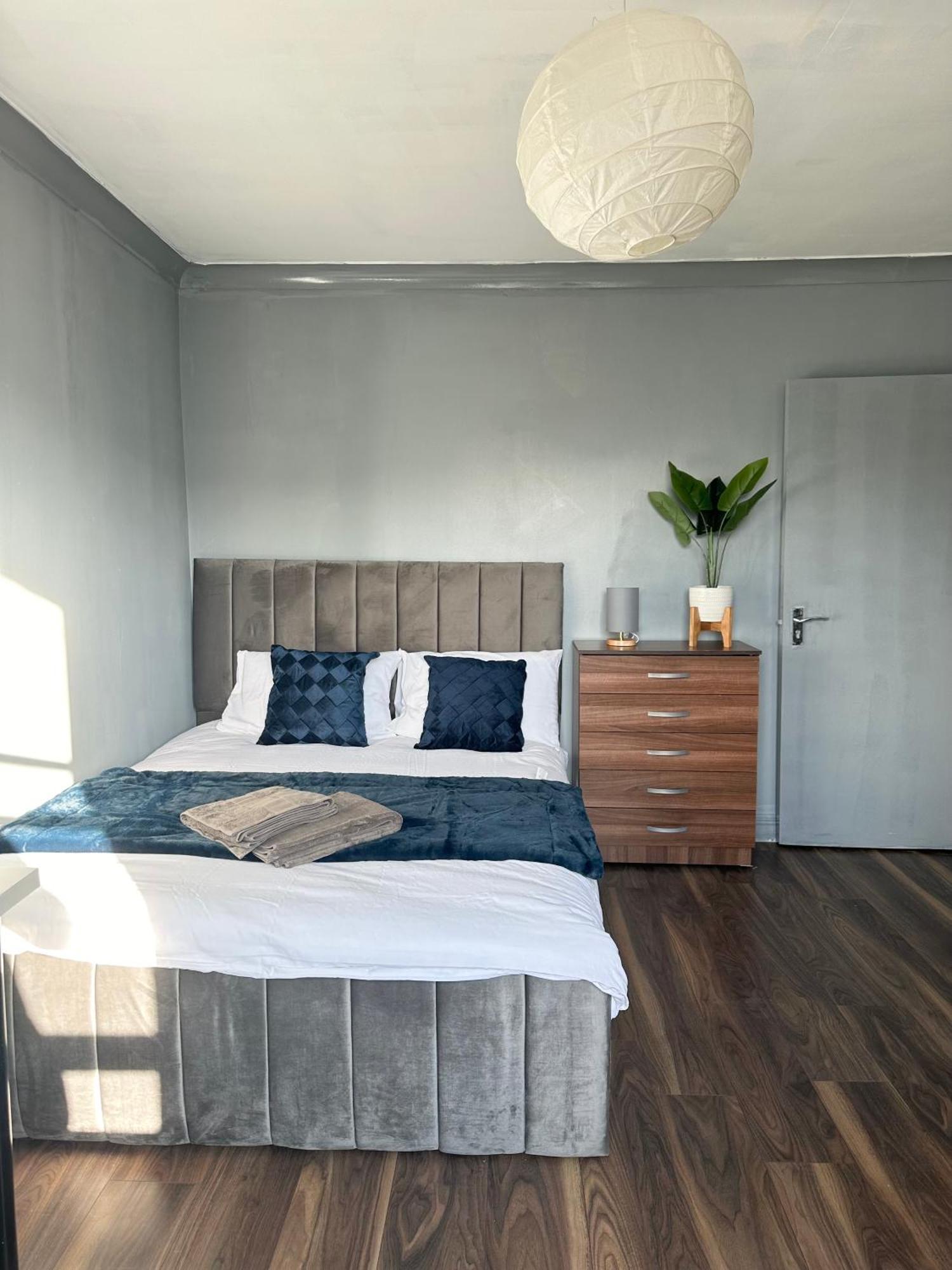 Luxury Room In A 4 Bedroom Flat! 4 Minutes Walk To Kingscross, St Pancras Londres Exterior foto