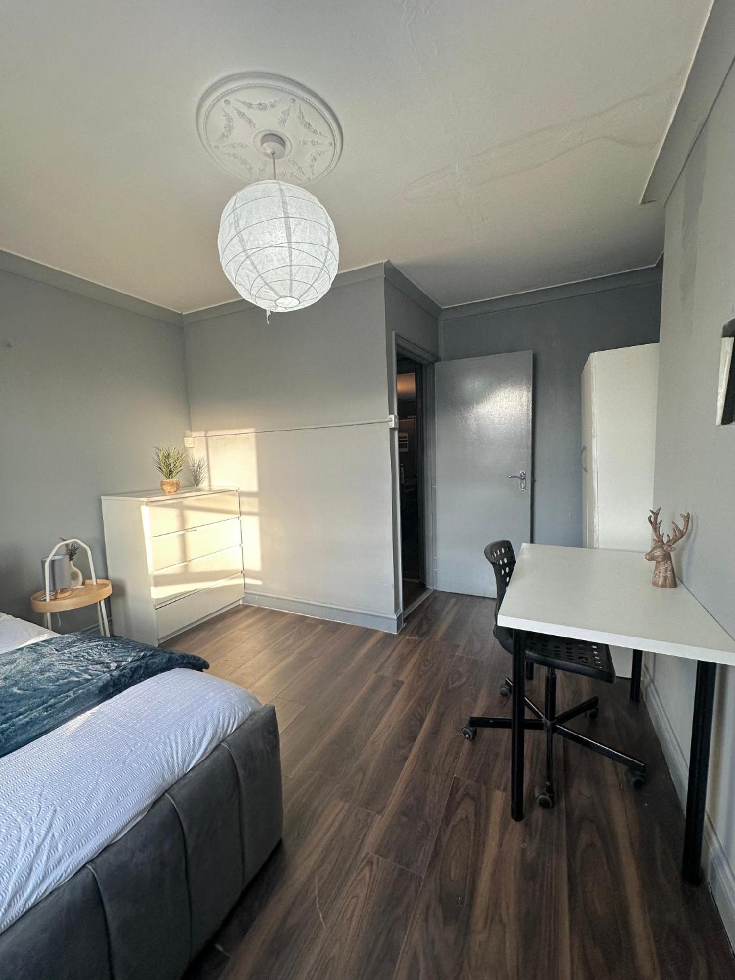 Luxury Room In A 4 Bedroom Flat! 4 Minutes Walk To Kingscross, St Pancras Londres Exterior foto